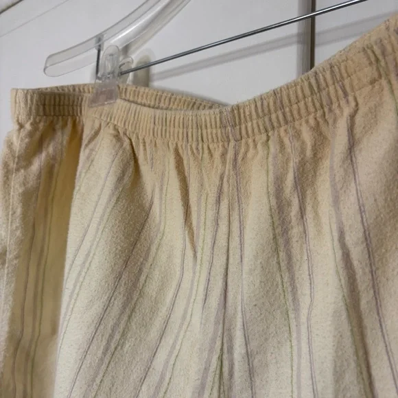 Vintage 80s Laura Adams Pale Yellow Floral Flannel Pajama Set Crop Tank Shorts - Picture 9 of 12